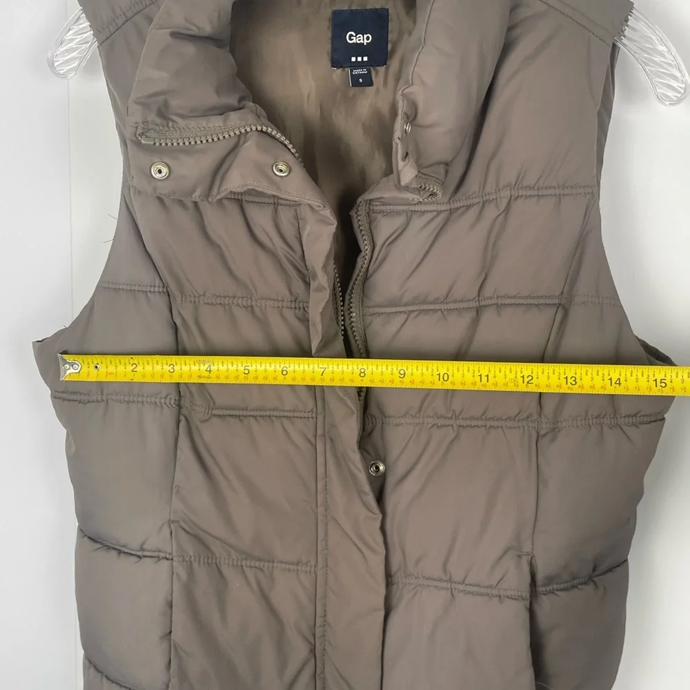 GAP Women's Vest Zip Up Puffer Vest with Pockets Taupe Activewear Size Small